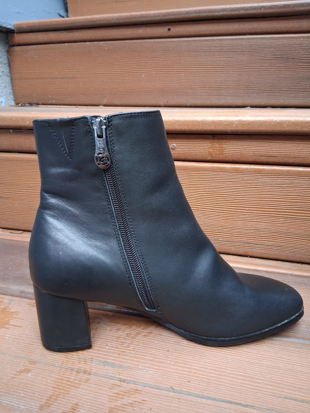 Blondo Jolene Black Leather Waterproof Ankle Boots - Size 10